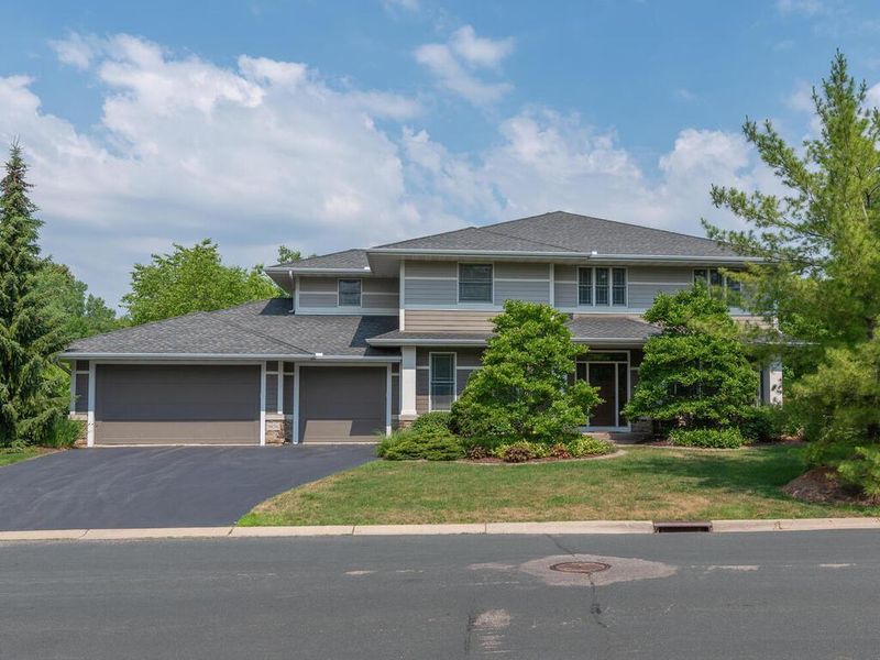 9836 Trails End Rd, Chanhassen, MN 55317