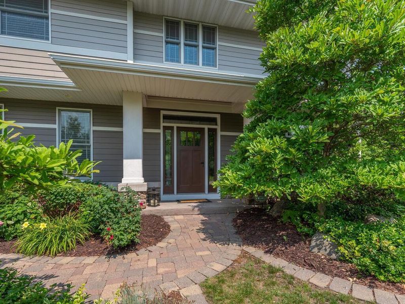 9836 Trails End Rd, Chanhassen, MN 55317