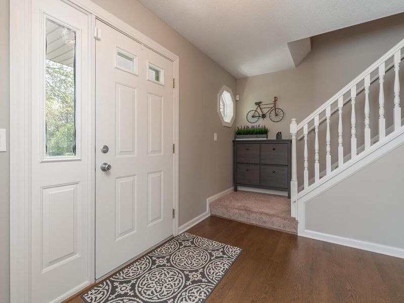 9016 Briarglen Rd, Eden Prairie, MN 55347