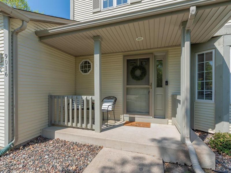 9016 Briarglen Rd, Eden Prairie, MN 55347