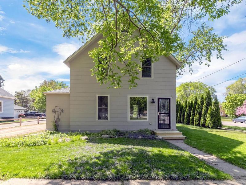 200 S Elm St, Belle Plaine, MN 56011