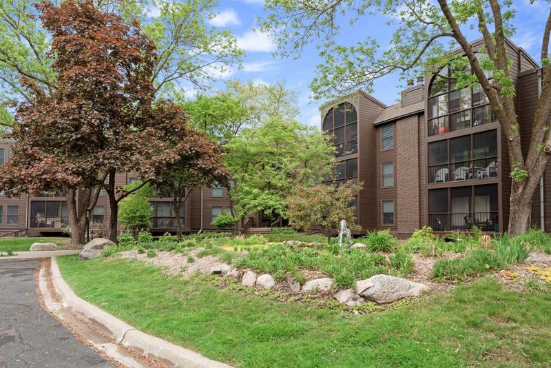 8441 Irwin Rd #211, Bloomington, MN 55437