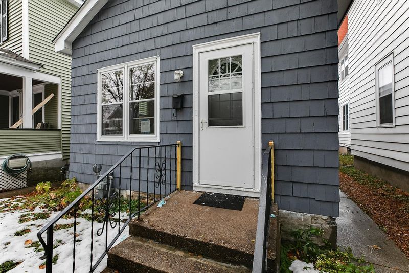 293 Harrison Ave, Saint Paul, MN 55102