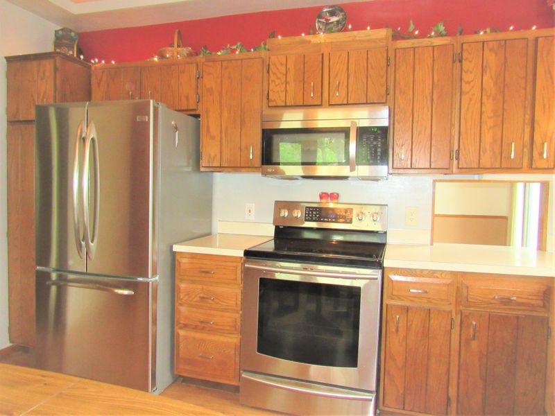 9807 Hemlock Ln N, Maple Grove, MN 55369