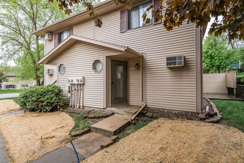 17 Meadow Run Dr SW #B, Rochester, MN 55902