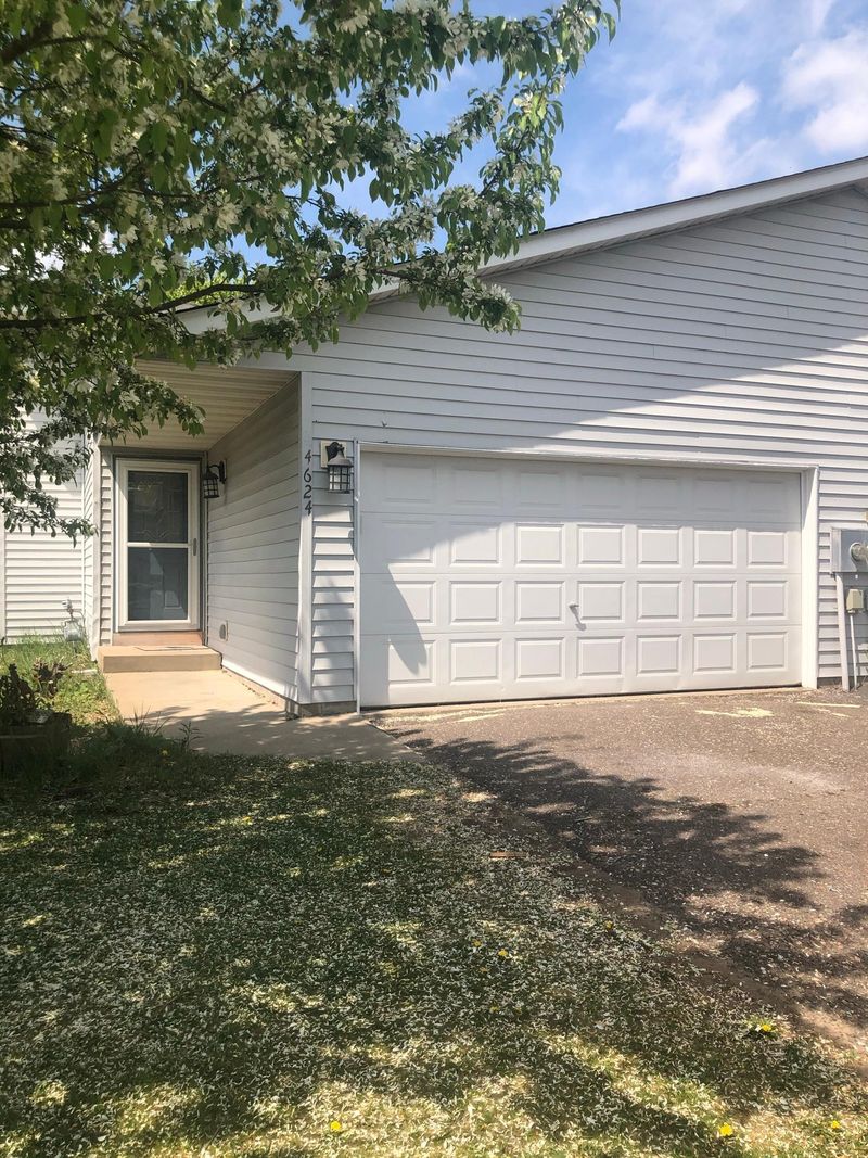 4624 Hayward Rd N, Oakdale, MN 55128