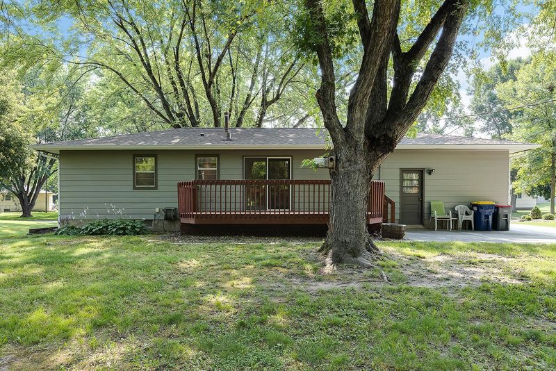 820 Westwood Dr, Faribault, MN 55021