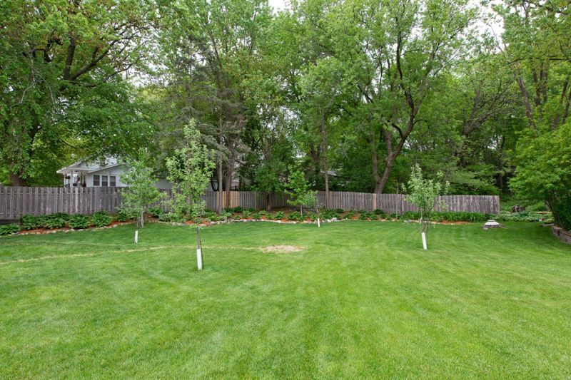 5920 Amy Dr, Edina, MN 55436