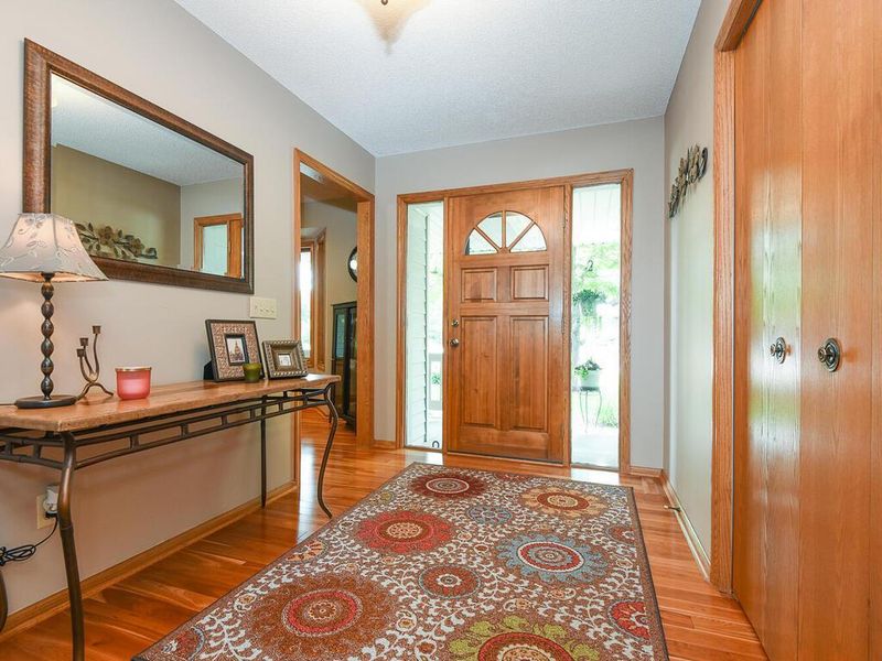 13437 Garden View Dr, Apple Valley, MN 55124