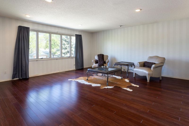 6433 Vernon Ave S, Edina, MN 55436