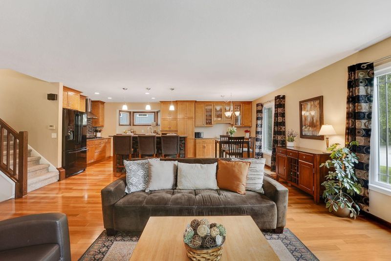 6908 W 83rd St, Bloomington, MN 55438