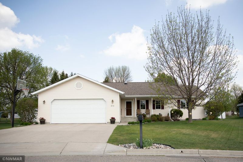513 Windsor Ct, Crookston, MN 56716