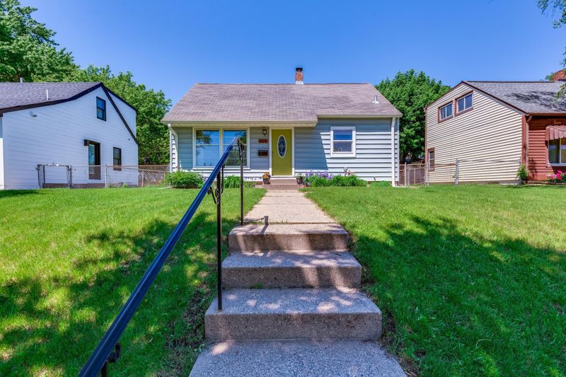 2015 Ramlow Pl, Saint Paul, MN 55116