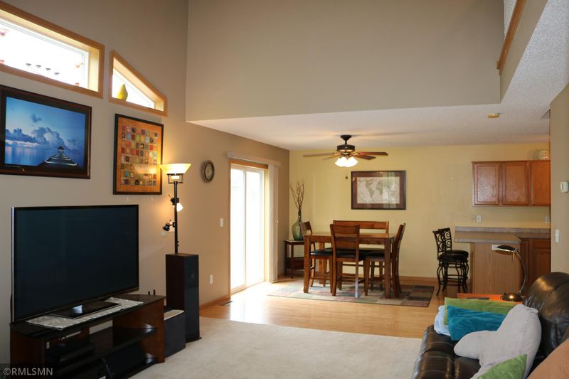 1635 Chadum Ln, Shakopee, MN 55379