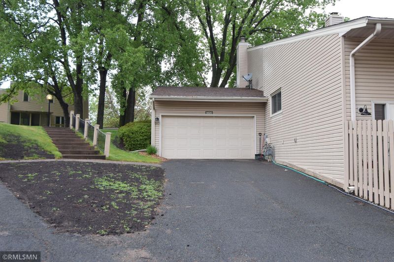 5620 N Innsbruck Ct, Fridley, MN 55432
