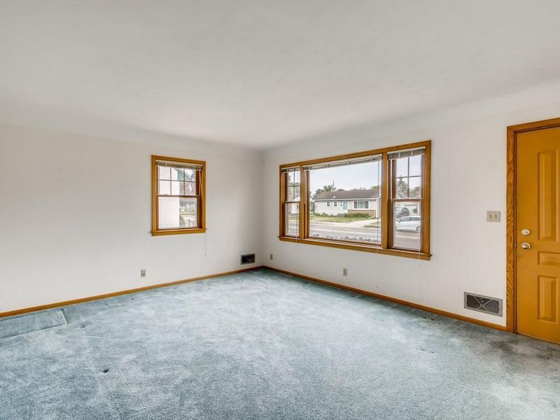 137 Poplar St E, South Saint Paul, MN 55075