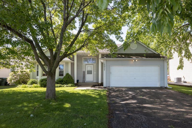 15937 Garrett Dr, Apple Valley, MN 55124