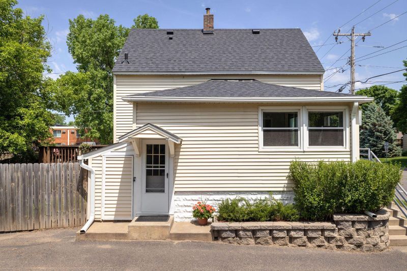 2007 Mcknight Rd N, North Saint Paul, MN 55109
