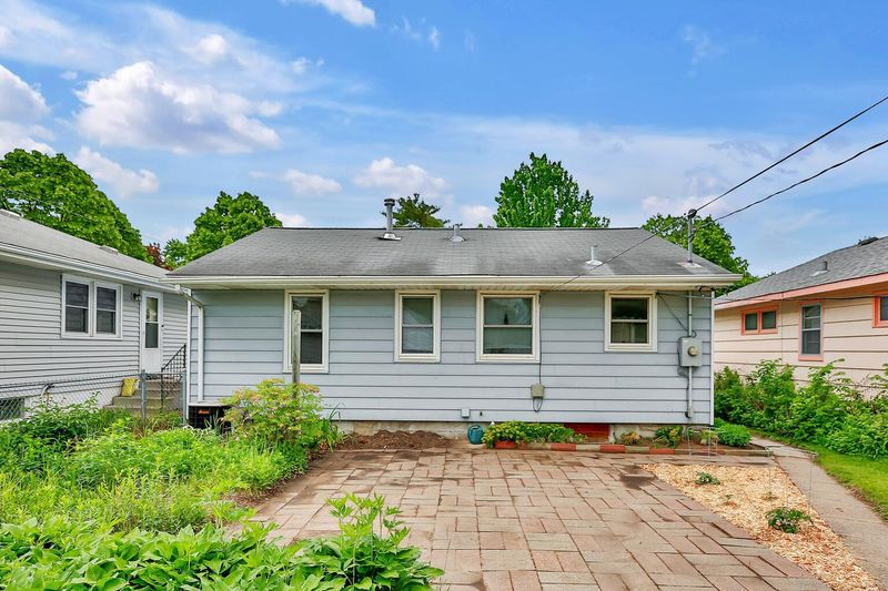 5143 Girard Ave N, Minneapolis, MN 55430