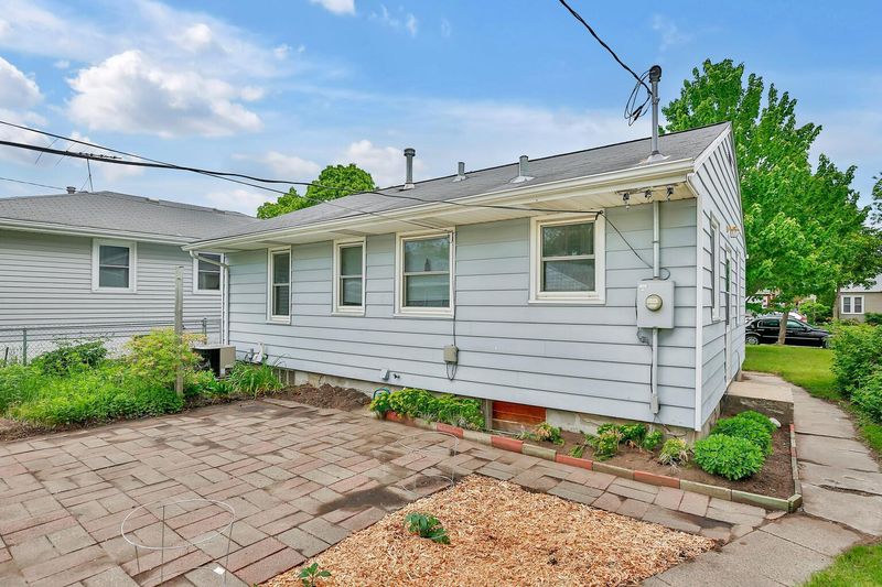 5143 Girard Ave N, Minneapolis, MN 55430