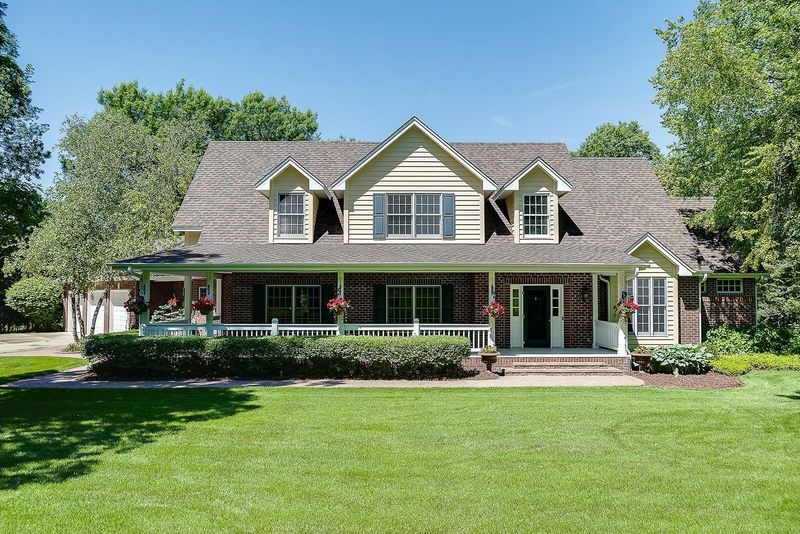 5 Hillcrest Dr, Dellwood, MN 55110