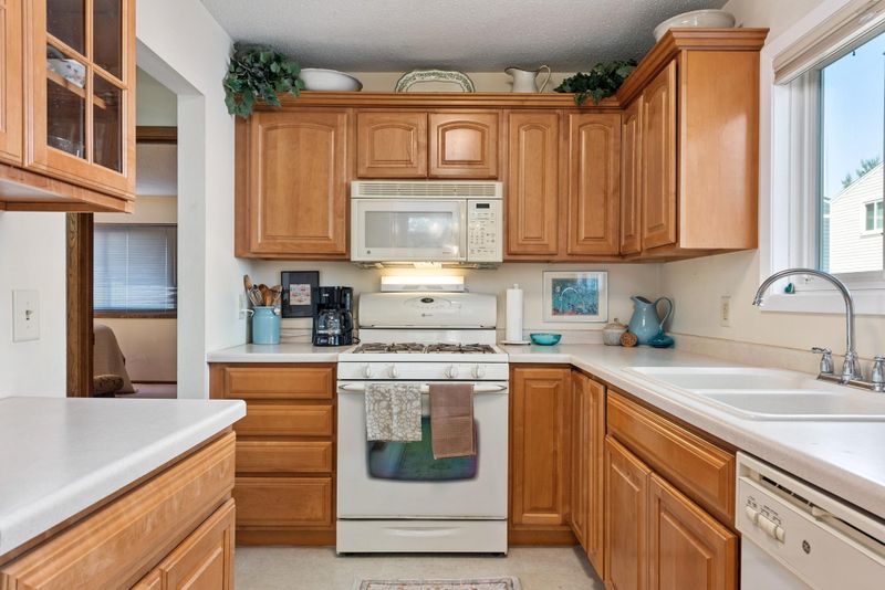 3451 Pilgrim Ln N, Plymouth, MN 55441