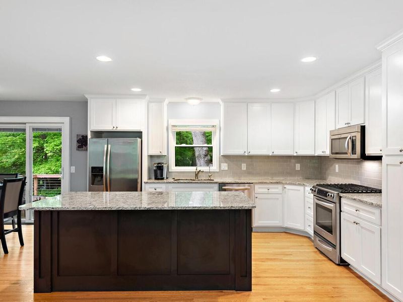 3485 Deephaven Ave, Wayzata, MN 55391