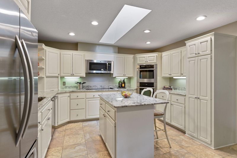 7723 Shaughnessy Rd, Edina, MN 55439