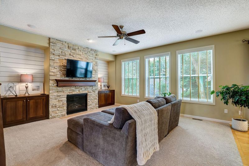 3015 Red Maple Ct, Rockford, MN 55373
