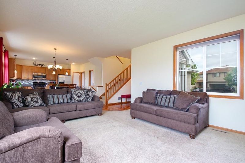 298 Arabian Ave E, Shakopee, MN 55379