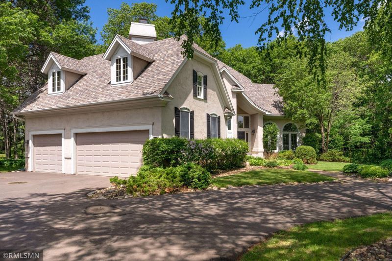 9 Red Pine Rd, North Oaks, MN 55127