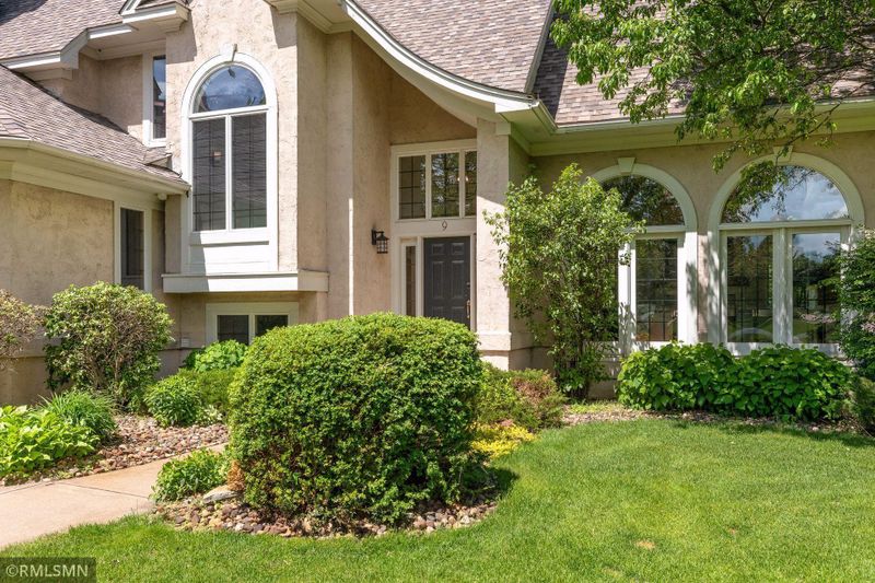 9 Red Pine Rd, North Oaks, MN 55127