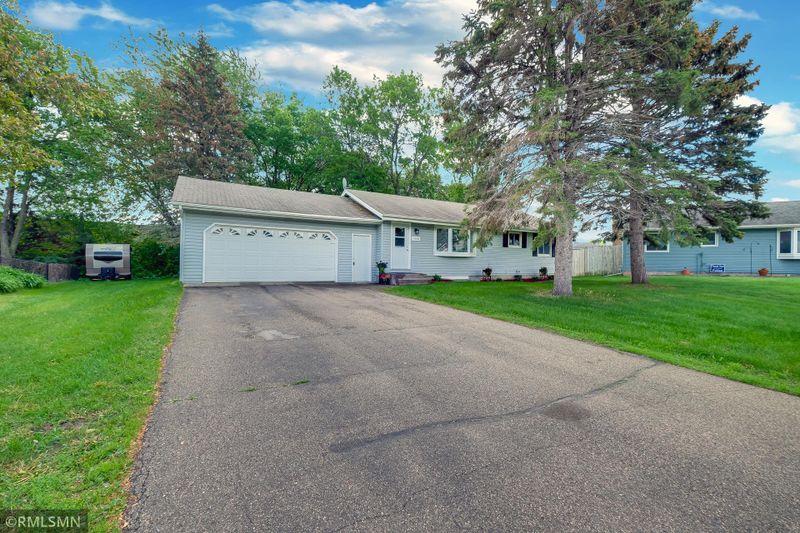 15000 Camfield Cir, Rosemount, MN 55068