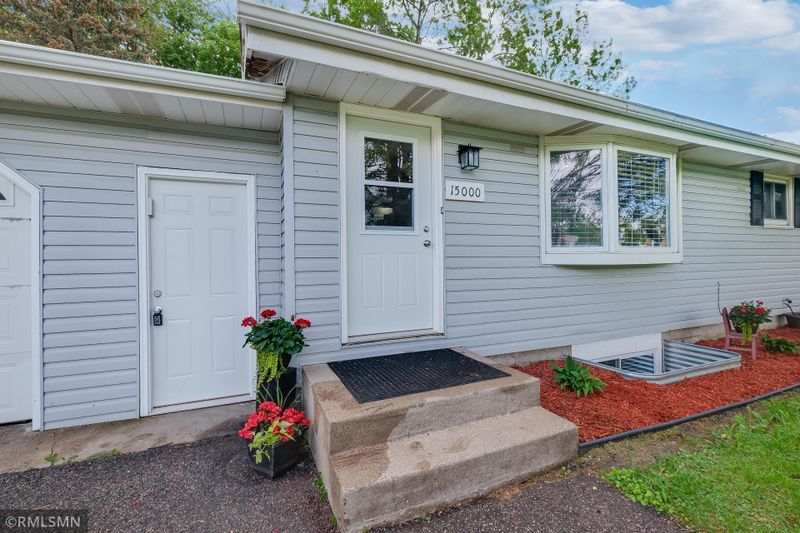 15000 Camfield Cir, Rosemount, MN 55068