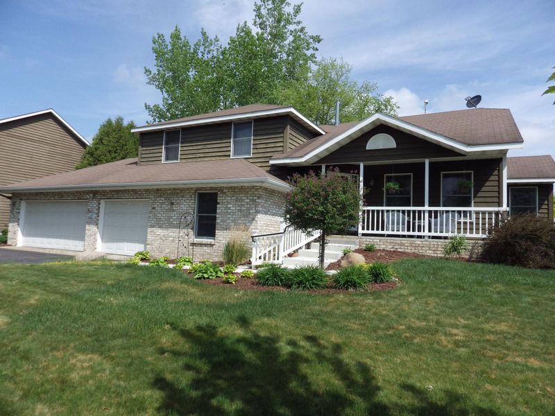 1207 Mill Creek Cir, Saint Cloud, MN 56303