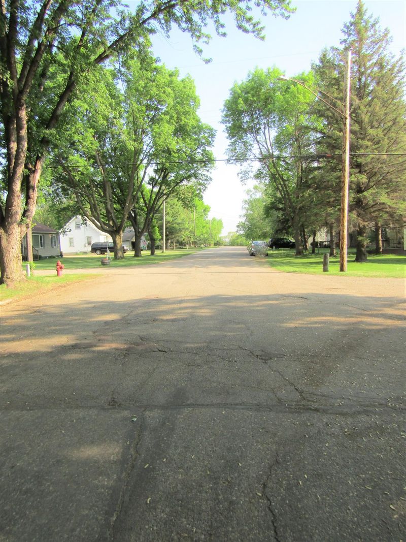 824 S 12th St, Montevideo, MN 56265