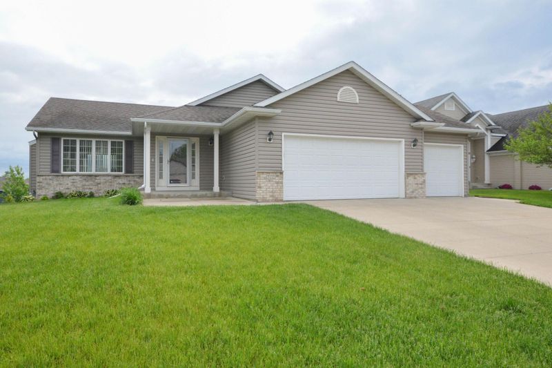 5132 Manor Brook Dr NW, Rochester, MN 55901