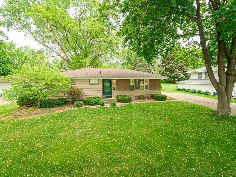 4800 W 112th St, Minneapolis, MN 55437
