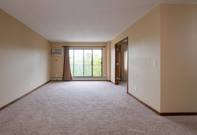 1111 Elway St #406, Saint Paul, MN 55116