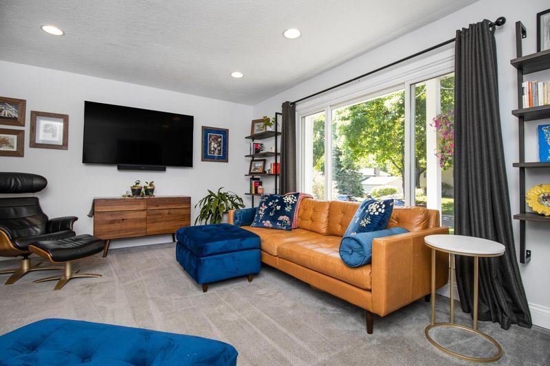 12400 Jack Pine Trl, Eden Prairie, MN 55347