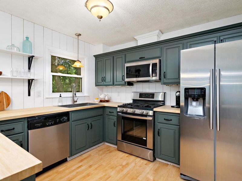 13280 Findlay Ave, Apple Valley, MN 55124