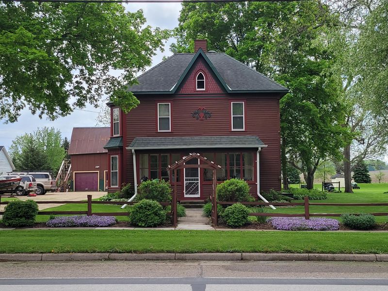 429 W Main St, Le Roy, MN 55951