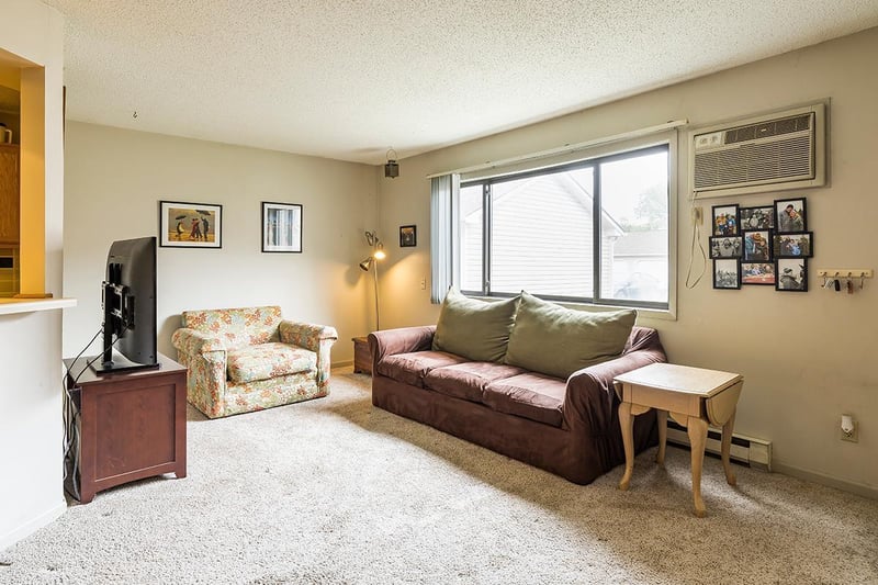 10 E 13th St, Waconia, MN 55387
