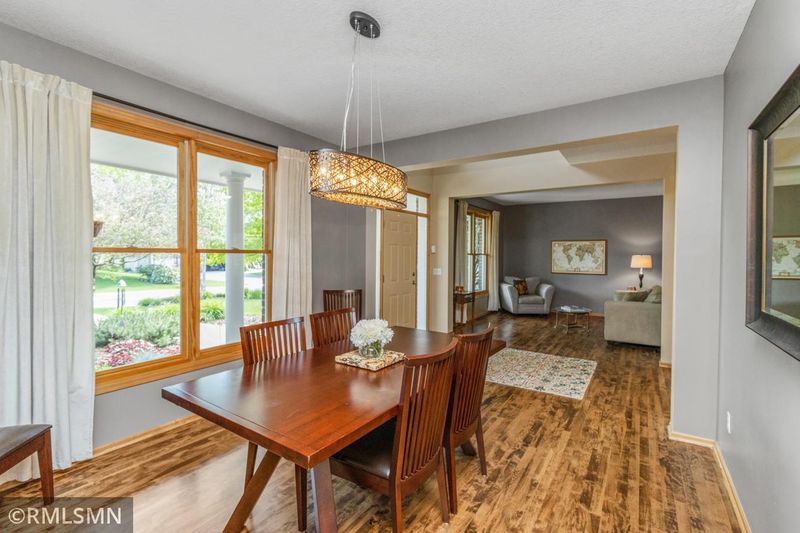 7284 Bent Bow Trl, Chanhassen, MN 55317
