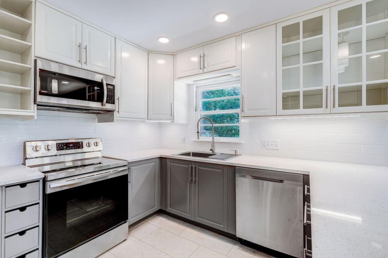 3326 Major Ave N, Golden Valley, MN 55422