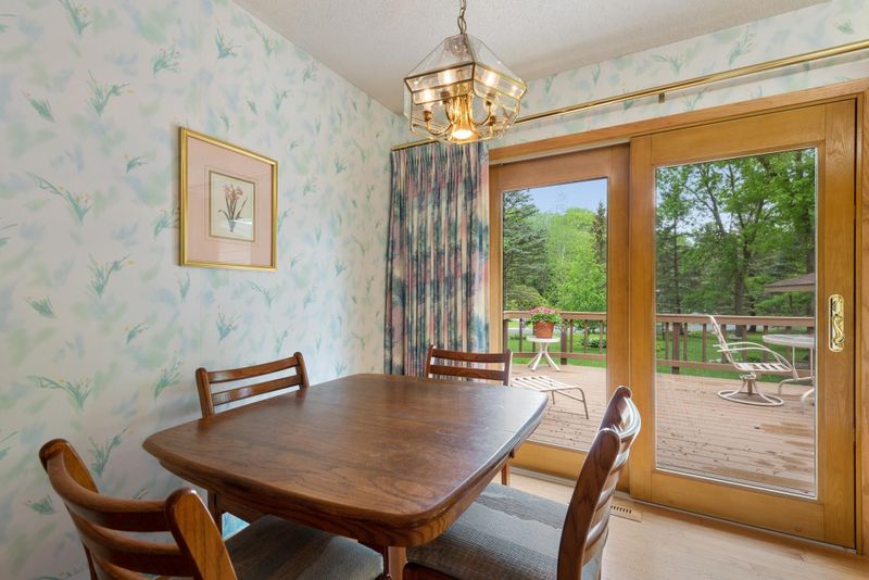 202 W 77th St, Chanhassen, MN 55317