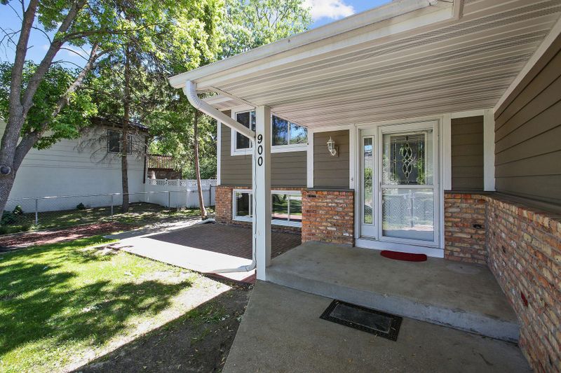 900 96th Ln NE, Blaine, MN 55434
