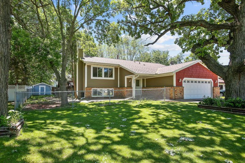 900 96th Ln NE, Blaine, MN 55434