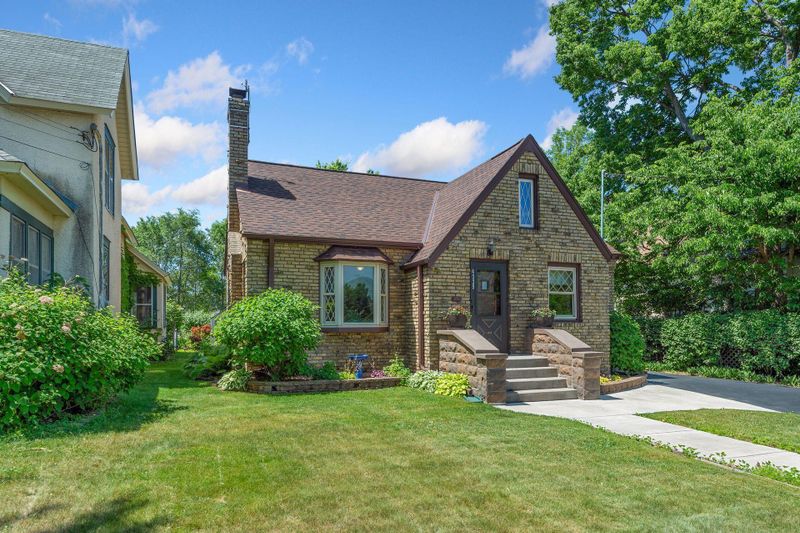 4339 W Broadway Ave, Robbinsdale, MN 55422