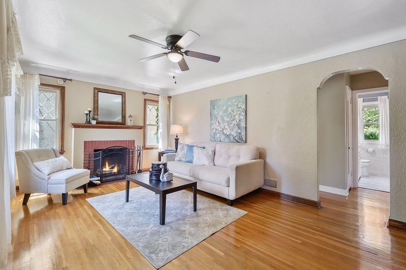 4339 W Broadway Ave, Robbinsdale, MN 55422